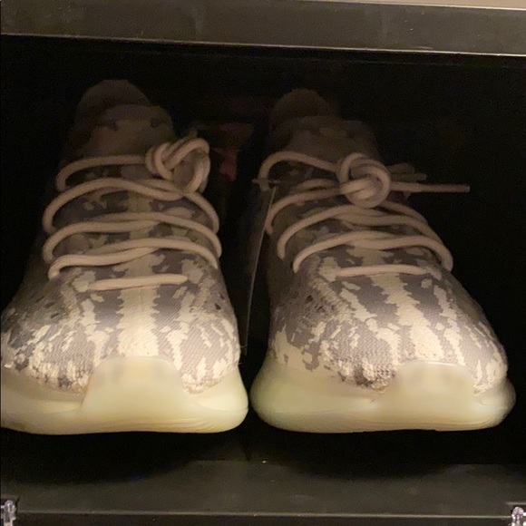 65 pairs of yeezys ( brand new ) - Picture 2 of 16